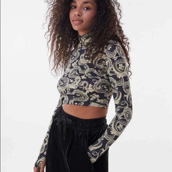 crop top dragon bershka